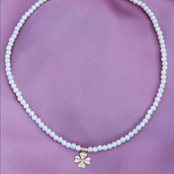 Figured Pearl Necklace - Picture 2 of 5